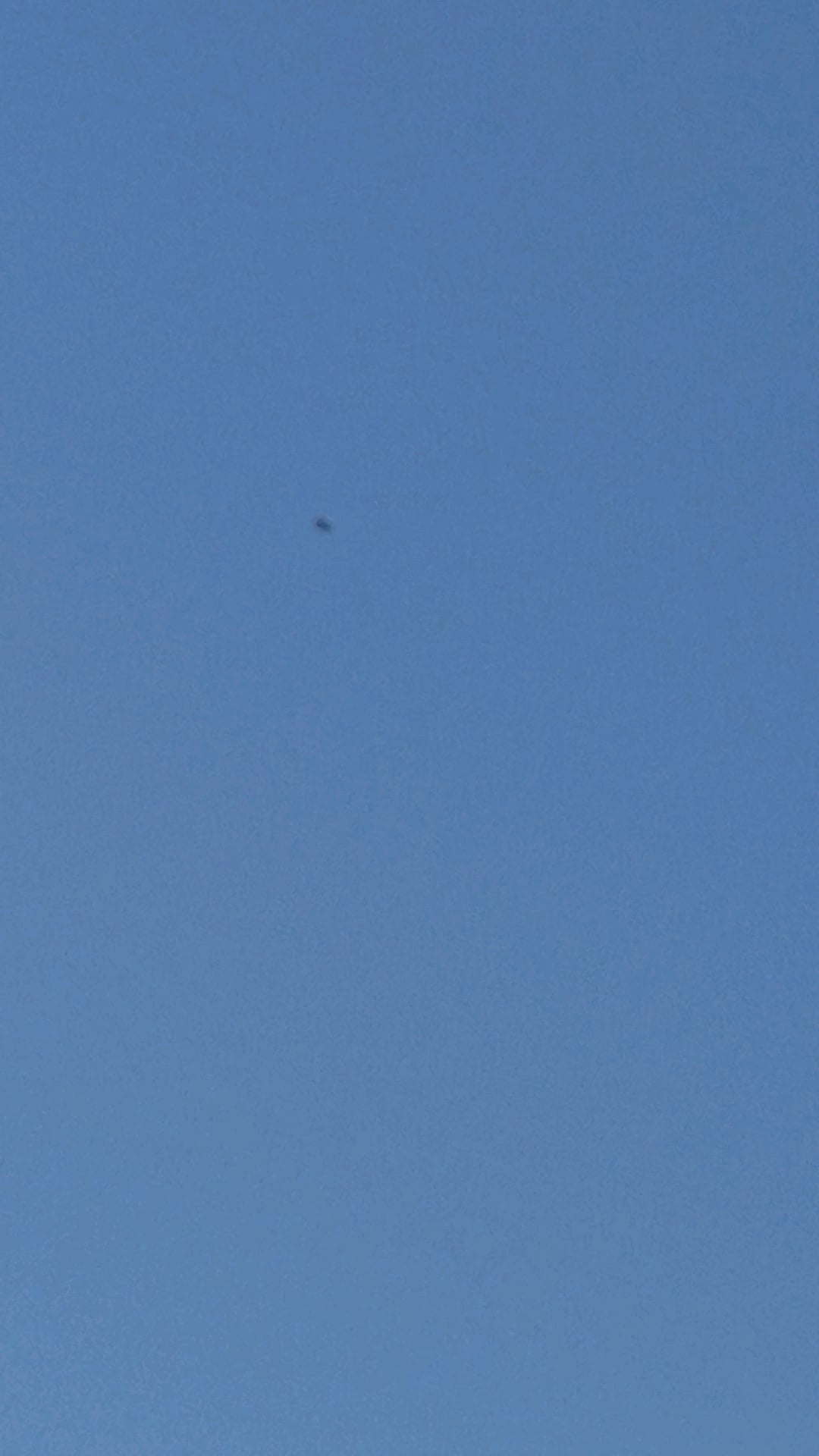 Strange UFO Sighting Dazzles Residents in Broadwater, Queensland